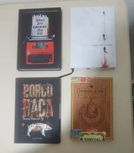 Livros capas dura.