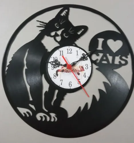 Relógio artesanal feito em discos de vinil, pets, Idea para decorar ambientes e funciona.