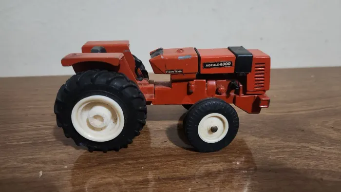 Miniatura Carrinho Trator Agrícola Agrale 4300 Arpra Anos 80 Escala 1/50