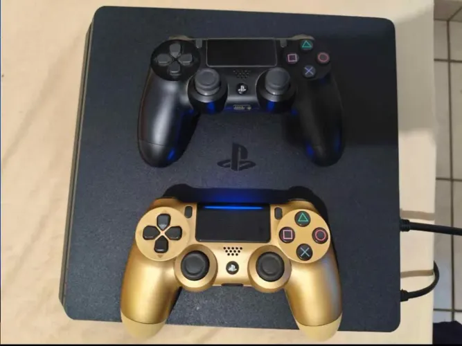 Ps4 Slim desbloqueado na caixa e vários jogos