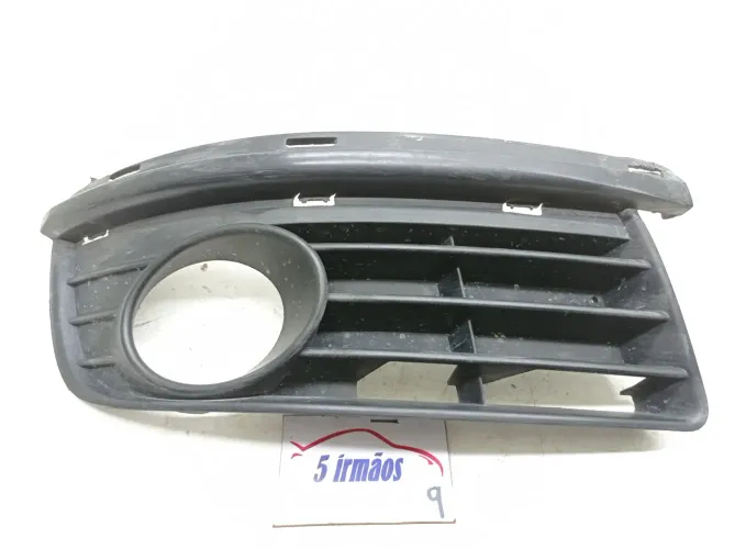 Grade Dianteira Direita Farol Milha Vw Jetta 2.5 2009 / 2010 Direito