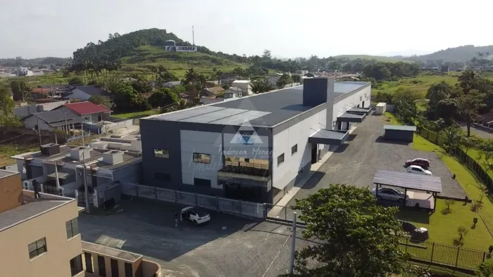 GALPÃO PARA LOCAÇÃO COM 840m², R$20.000,00 BAIRRO ITAJUBA, BARRA VELHA, SANTA CATARINA