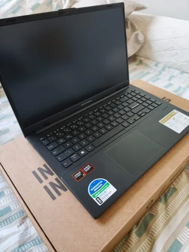 Notebook Asus Vivobook Go 15 E1504 AMD Ryzen 5 8GB RAM 256GB SSD