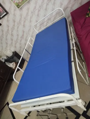 Vende-se cama hospitalar usada, com colchão