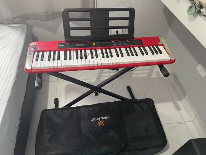 Vendo teclado casiotone ct- s200 cor vermelha, em ótimo estado de conservação