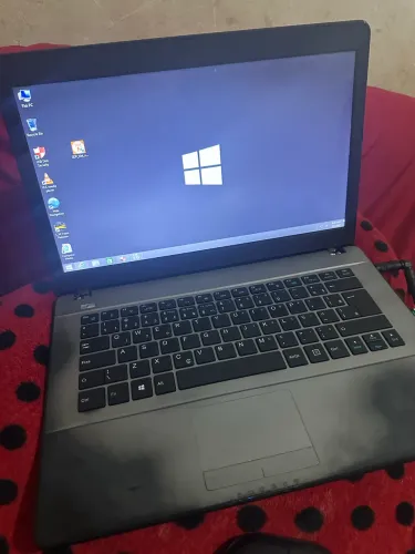 Notbook Login 300GB 4GB RAM