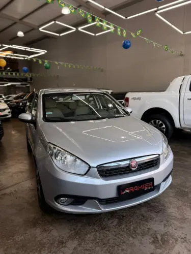 Fiat Grand Siena Essence 1.6 Flex 16V 2014