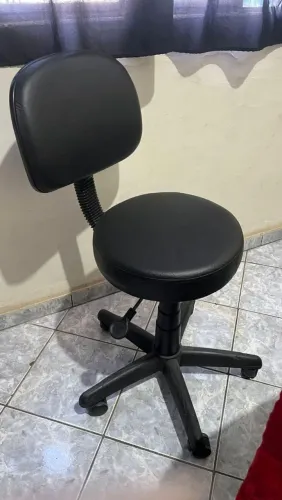 Cadeira giratória para estética