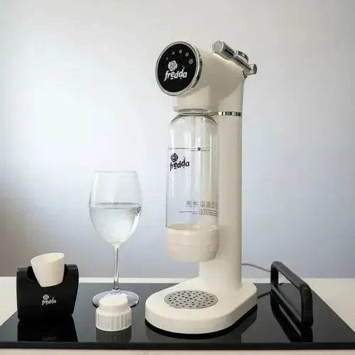 Máquina  para fazer água com gás marca Fredda