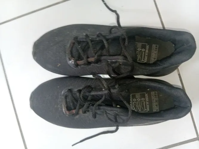 Tênis preto masculino