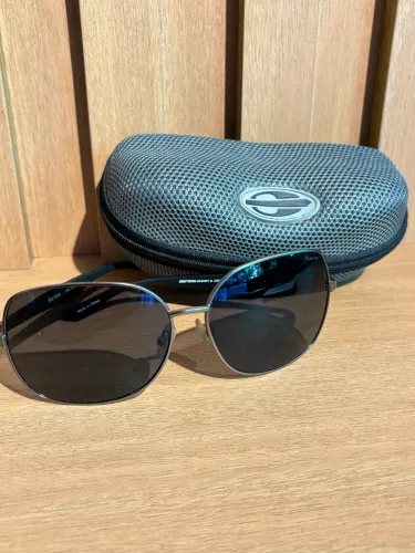 Óculos original Mormaii Kursa, acompanha estojo original, ambos em perfeito estado