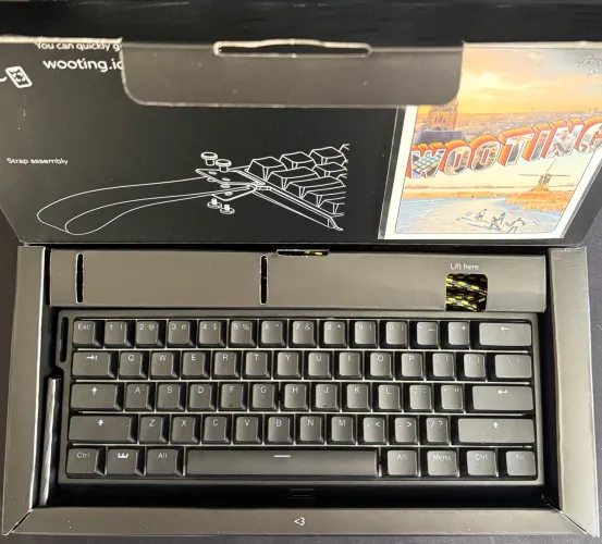 Teclado Wooting 60HE+ - Hall Effect Analógico, Rapid Trigger, 60% (Seminovo)