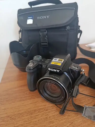 Câmera fotográfica cyber-shot Sony bem novinha