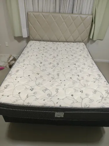 Conjunto de cama box, colchão de mola casal e cabeceira