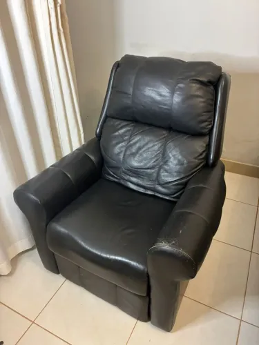 Poltrona de couro reclinável