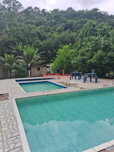Sítio de luxo à venda em Nova Iguaçu-RJ, no bairro Tinguá: natureza exuberante e infraestr