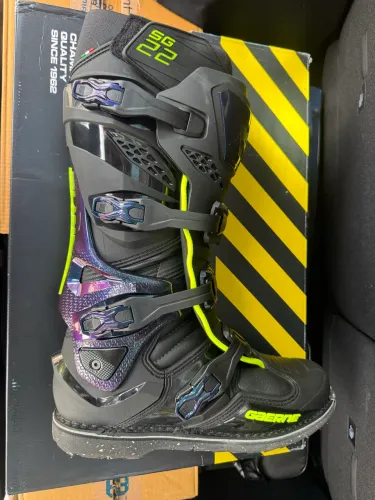Bota Gaerne SG22 Camaleão tamanho 43 Br / 45 eu