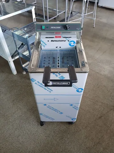 Fritadeira Industrial Metalcubas Foe 15 P 8000w 15l Aço Inox