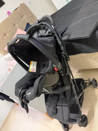 Carrinho de bebê + bebê conforto