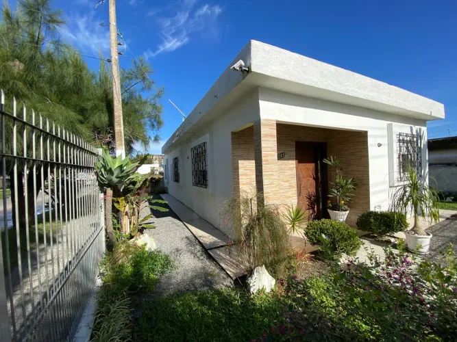 Casa de esquina à venda em Pelotas - Excelente para morar ou empreender