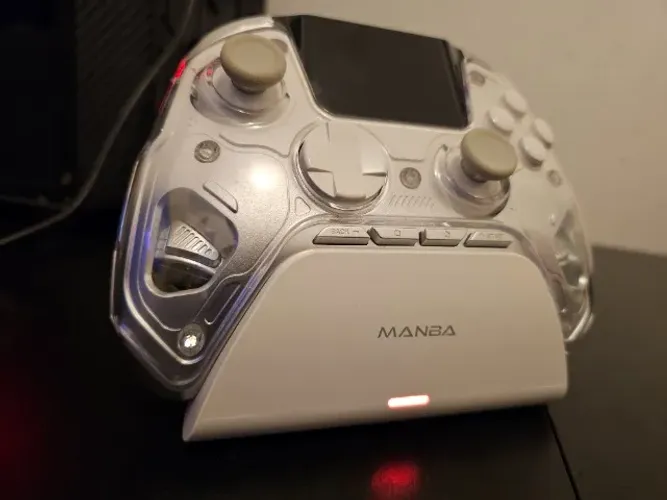 Controle Manba One V2 - Tela Led RGB, Hall Effect e Dock de Carregamento