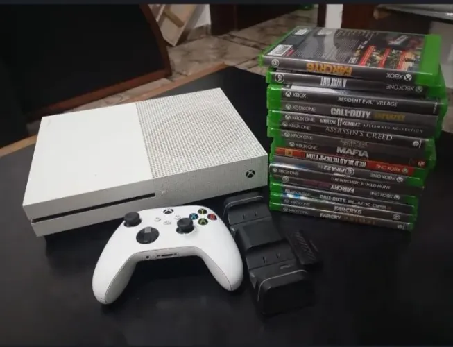 Xbox One S com 15 jogos + PlayStation Portal 