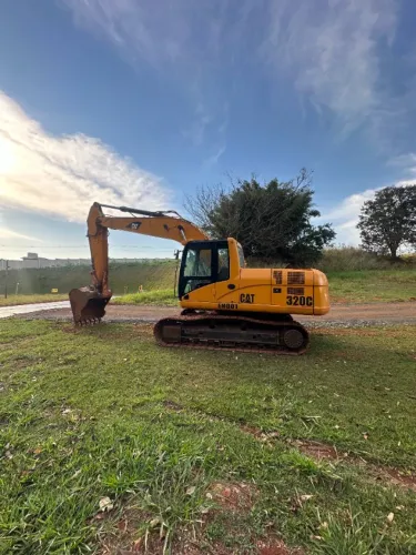 Escavadeira Hidráulica CAT 320C - Ano 2005