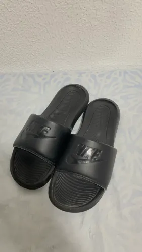 Chinelo slide Nike 