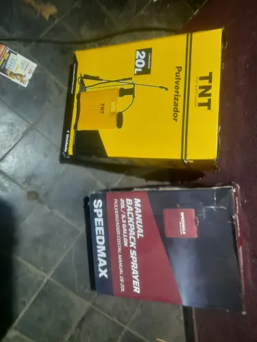 Borrifador pra plantas 20lt tá na cx  muito bom com 3 bico burrifa longe zap * 