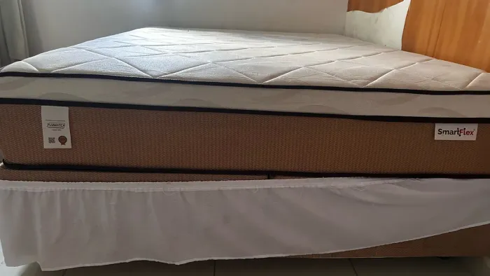 Cama box queen plus, 6 meses de uso