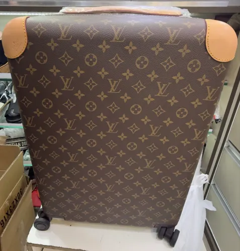 Mala de bordo Louis Vuitton em couro nova