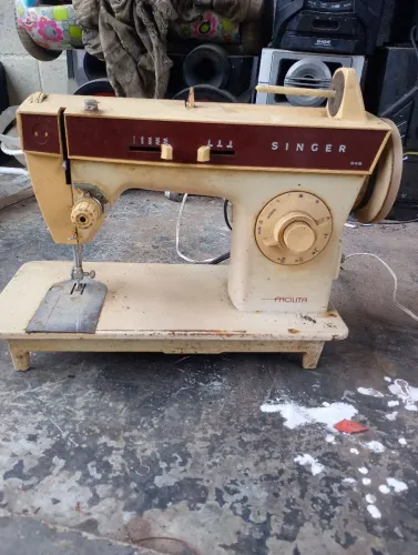 Vendo Máquina de costura Singer