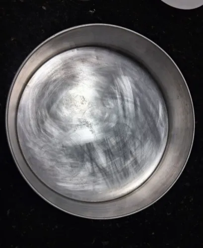 Forma de bolo grande sem uso