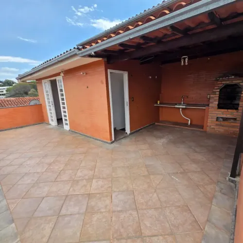 Espaçosa Casa em Condomínio no Bairro Jardim Atlântico - Vista Panorâmica para a Lagoa da