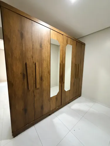Vendo guarda roupa 06 portas.
