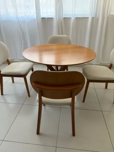 Mesa com 4 cadeiras