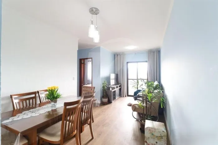 Apartamento 2 dormitórios, living com sacada e 2 vagas na Vila Mazzei