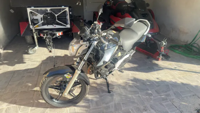Fazer 250 vendo ou troco