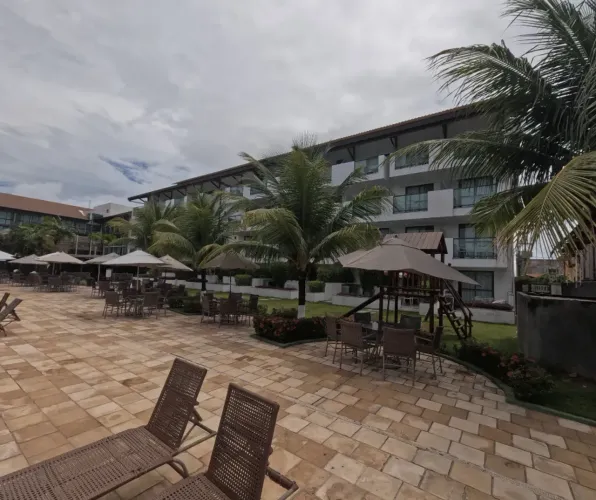 Flato Laguna porto de galinhas 36m² térreo com jardim, frente piscina, condomínio com rest