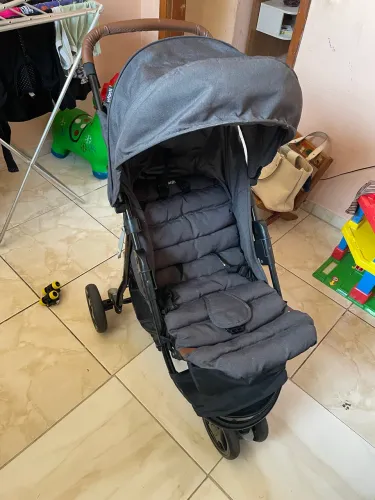 Carrinho de bebê seminovo 