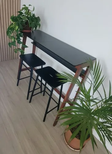 Mesa Alta + 2 banquetas - Tok Stok