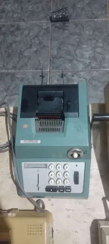 Máquinas de cálculo antiga e foncionando