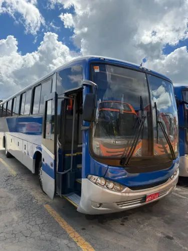 Ônibus rodoviário . 
