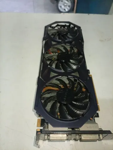 Placa de vídeo modelo nas fotos
