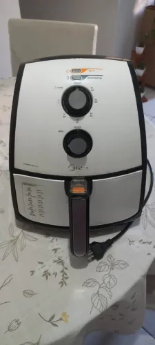 Air Fryer 4,5L Midea usada funcionando 127v