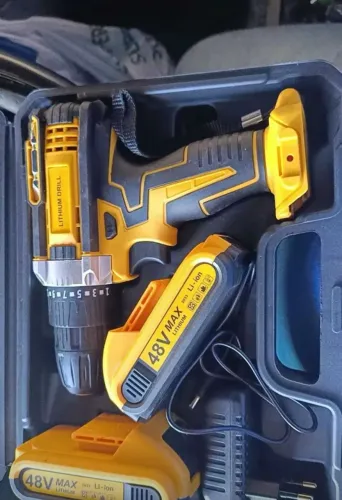 Furadeira / Parafusadeira sem fio 48v com acessórios 2 Baterias e maleta