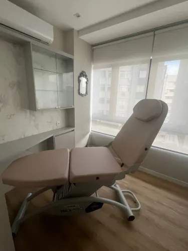 Poltrona e Maca Elétrica ideal para Estética Bilateral com 3 Motores Praticamente nova!!?