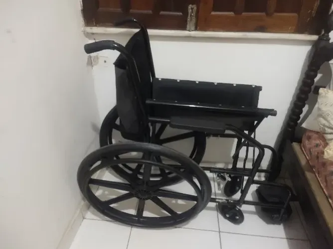 Cadeira de rodas dobrável