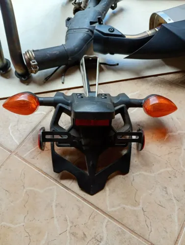 Suporte de placa da R1 ano 2012