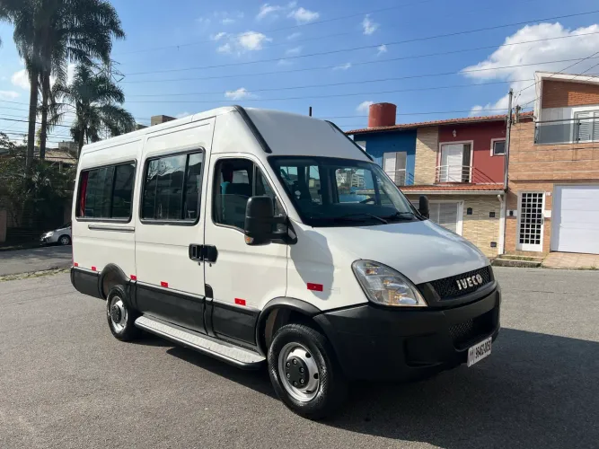 Iveco Daily Minibus Executive Curto 45s17 3.0 16V Diesel Mec. E5 2019